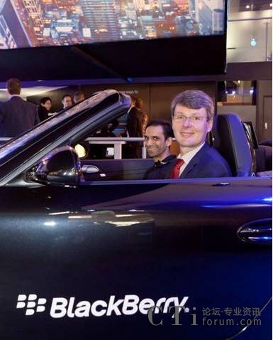 RIM公司總裁兼首席執(zhí)行官Thorsten Heins先生體驗BlackBerry概念車